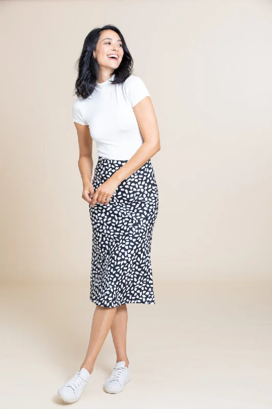 women's high-waisted jeans -The Marnie Skirt - Black and White Print